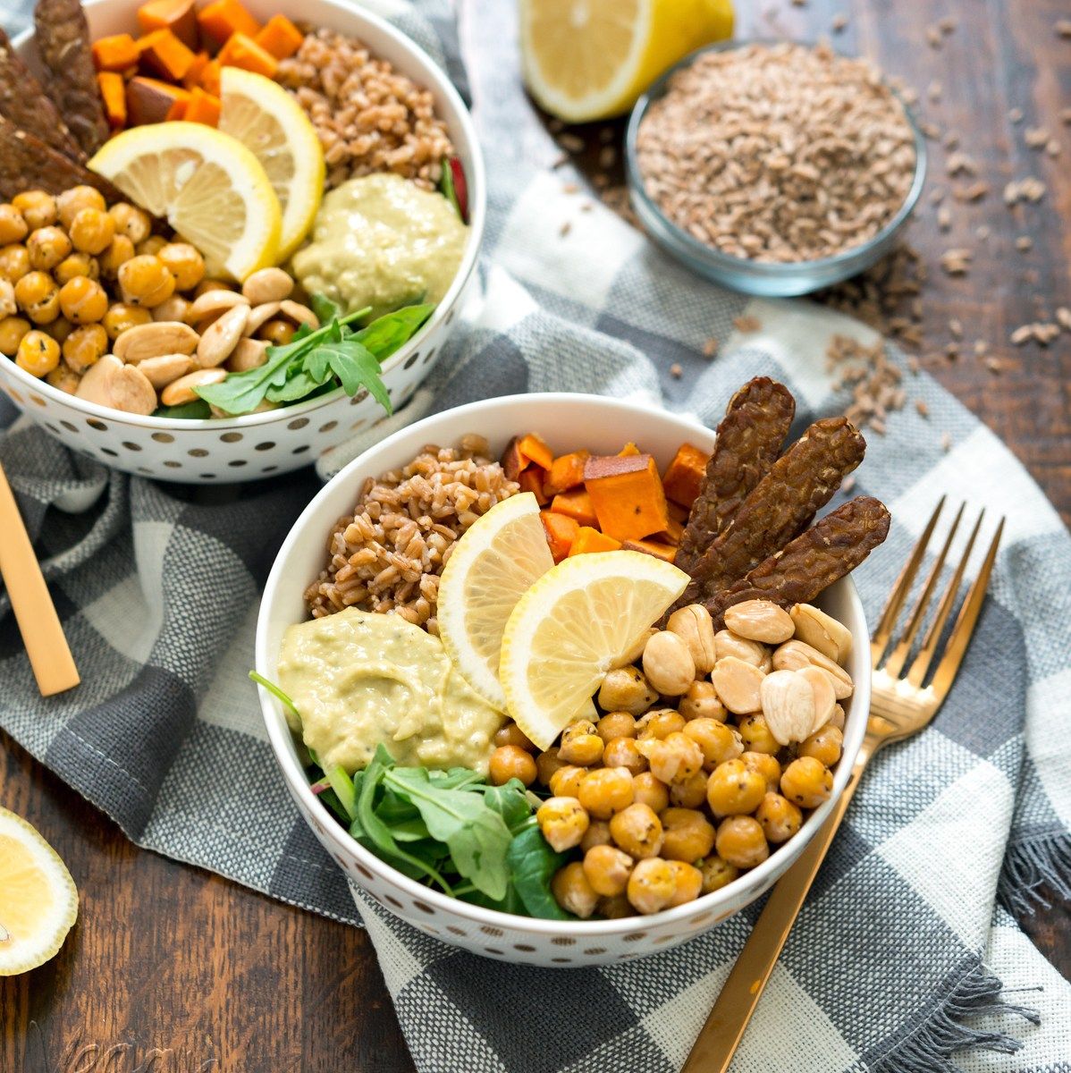 #Vegan Fall Farro Protein Bowl Recipe! Easy, filling, and great for meal prep <3  buff.ly/2DxsNZQ  #vegan