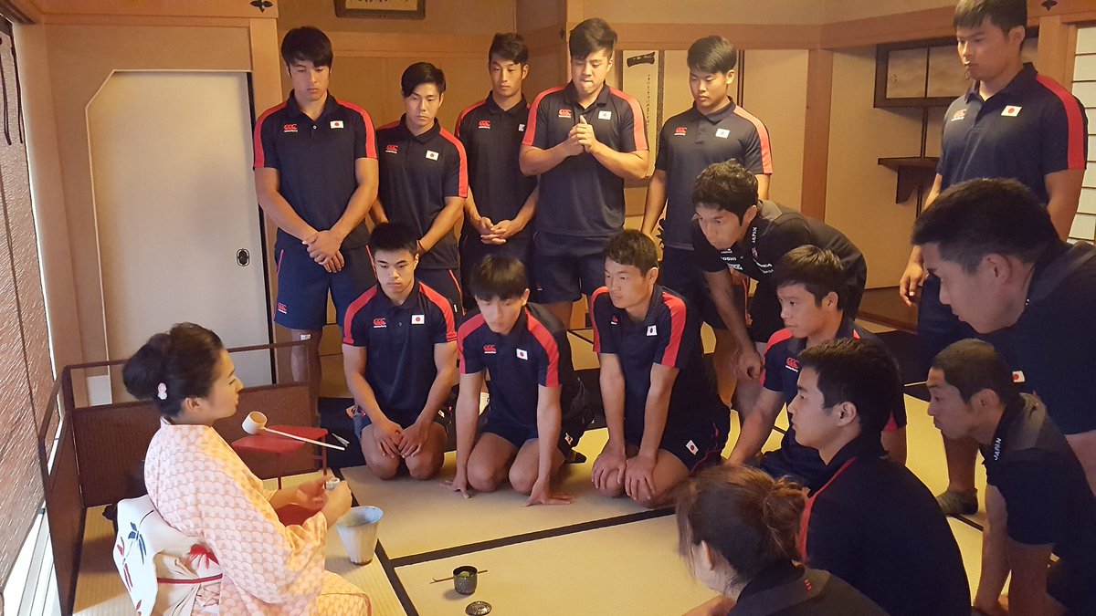 日本ラグビーフットボール協会 男子セブンズユース日本代表 本日 遠州茶道宗家にて茶道を体験しました 講師の小堀宗翔さんは 茶道家である一方 ラクロス女子日本代表にも選出されたことのあるアスリートです 日本 の文化を知り 日本代表の誇りを
