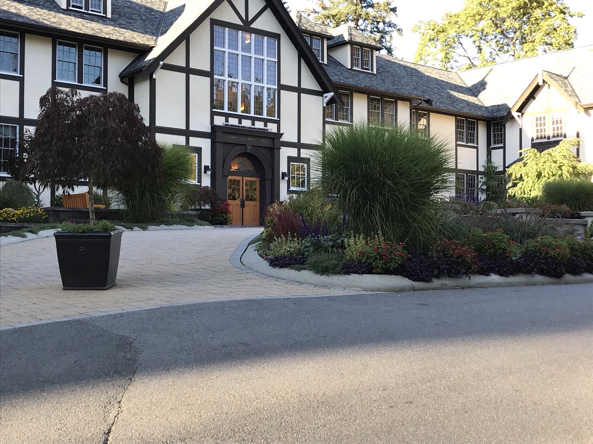 Tantalusrange's tweet photo. TY Shawnigan Lake School for ur warm welcome of @CapilanoU @CapURegistrar Recruiter for #CUE2018 Visit! Dinner was delicious & meeting ur amazing Grade 12 students was such a pleasure too #ApplyNow #Cap50 #iluvcapu https://t.co/p7UZLca67W