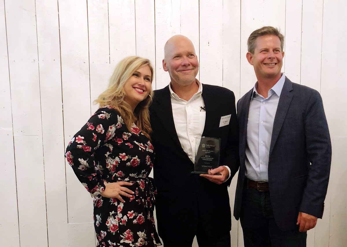 DailyBreadTO's tweet photo. Congratulations @Stericycle_Inc on winning our Food Industry Trailblazer Award for your immense contributions to our community food programs! #BICA18 #DailyBreadTO #FeedToronto https://t.co/twRwyq4MWp