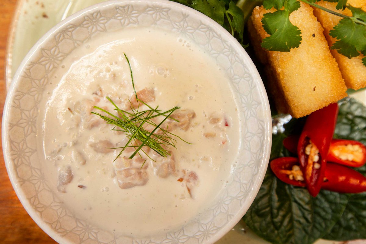 redspiceroad's tweet image. This is our Chicken, prawn, warm coconut + galangal w/ crispy rice fingers.
It's like Asian-inspired fondue - serious comfort food! New at #redspiceroad #fondue #asianfondue