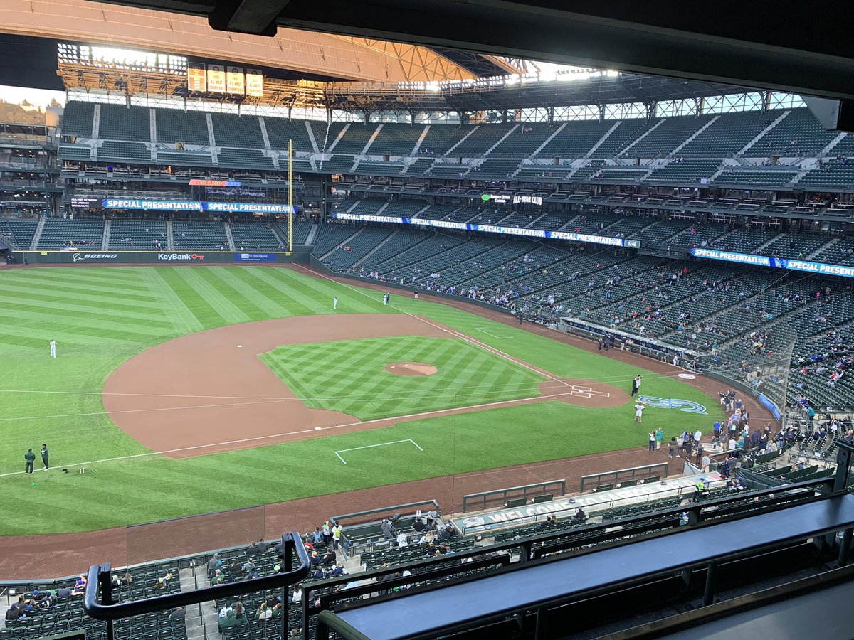 luze_'s tweet photo. Enjoying the Mariners game with great coworkers! #truetotheblue #mariners #seattlemariners #whereIRoot #safeco #safecofield #seattle #suitelevel #UPS @NorthwestUPSers @UPS @UPSers @TeamSeattleHR @AJNelsonSeattle @Mariners @Domdj35 @SteveReddingUPS @Galindo_HR @jagrant1020 https://t.co/HrN29DTflh