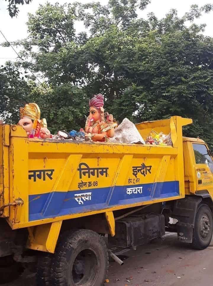 @SatlokChannel भारतीय जनता पता नहीं किस शदी की तरफ़ जा रही है 
#अंधश्रद्धाभक्ति_खतरा_ए_जान 
गणेश जी की क्या स्थिति क्या है जाने 
साधना चेंनल पर रात्रि 7:30 हर रोज