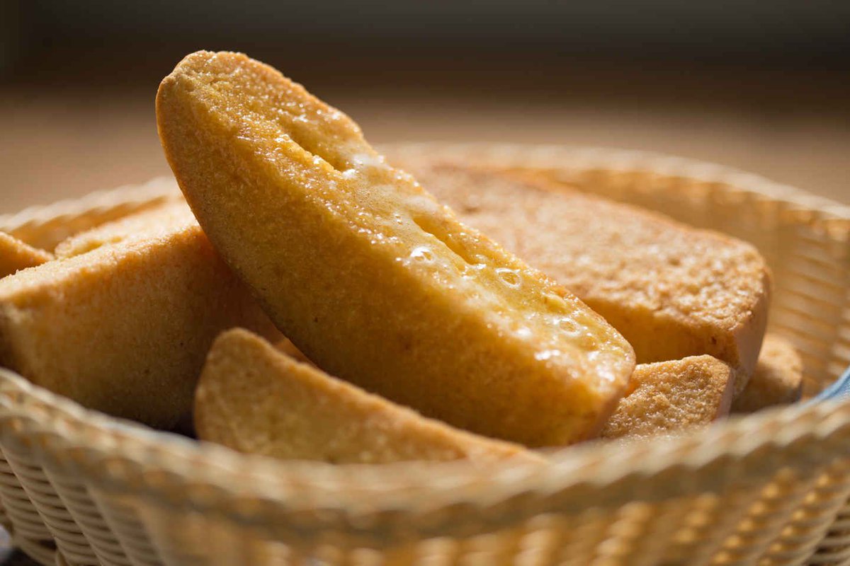 EnjoyPinas's tweet image. #Biscocho, one of our #Visayan favorite baon and #pasalubong. It is sliced bread topped with butter and sugar, then baked until crunchy. This delicious Iloilo snack is best paired with a hot drink.

📷 @bongbongspiaya

🇵🇭 #EnjoyIloilo of #EnjoyPinas