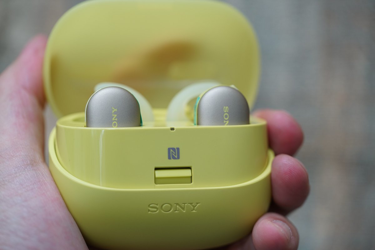 SonyStoreNagoya's tweet photo. ☆ワイヤレスステレオヘッドセット☆
【WF-SP900】がいよいよ発表になりました!!待っていました!!!!!!!
防水対応になり、ケース充電も3回に増え、よりスポーツシーンでの
使用がしやすくなりました。
是非一度ご覧ください!!!
#sony #sp900 #新商品 #防水 #ワイヤレス https://t.co/EPapcdvCbp