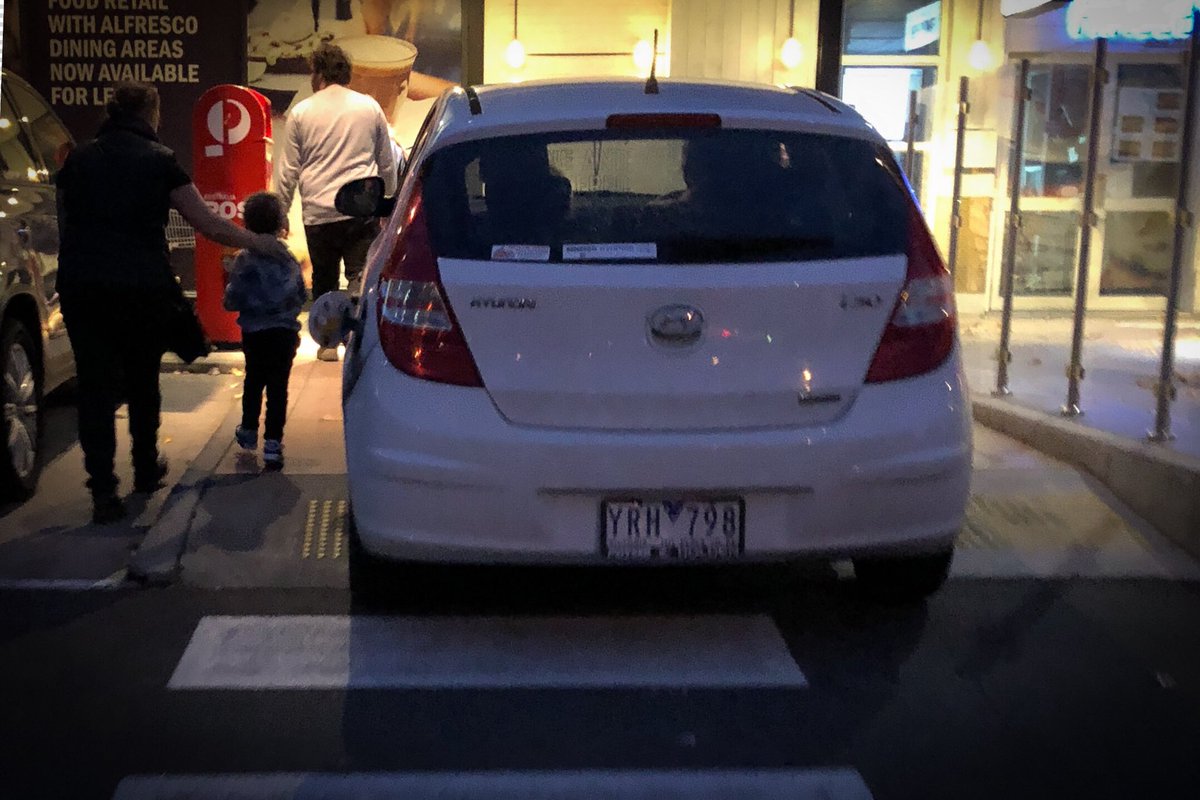 🏅NEW MEMBER🏅
Location: @BgoMarketplace 

Who parks at the end of a pedestrian walkway!? 🤷🏼‍♂️🤦🏼‍♂️

<a href="/BadlyParked/">Badly Parked Cars</a> in <a href="/GreaterBendigo/">CityofGreaterBendigo</a> #badparking