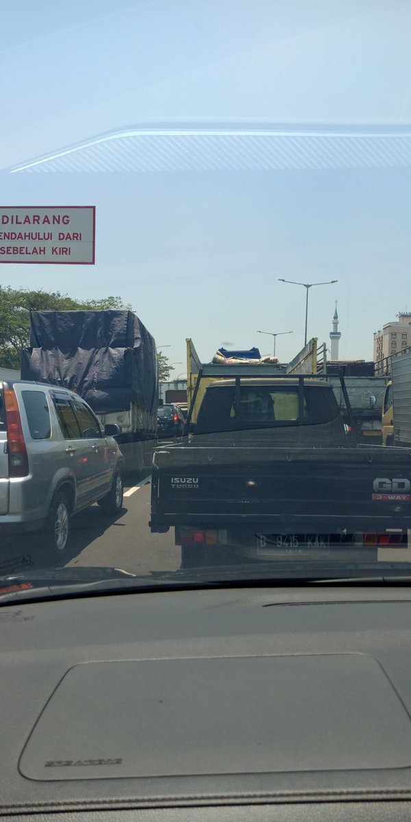obedadi's tweet photo. @e100ss kemacetan di tol waru arah sby https://t.co/9cpxNHemUK