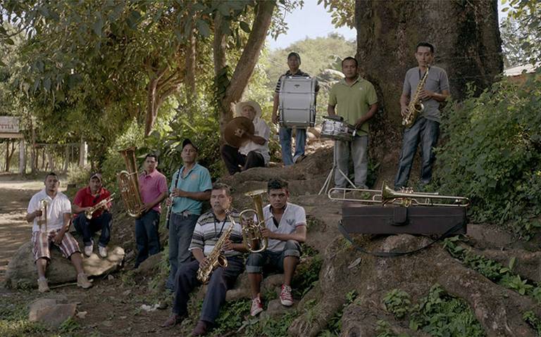 Mira aquí el cortometraje #YaNadieTocaElTrombon una reconstrucción sobre la vida de Cutberto, uno de los 43 normalistas desaparecidos de Ayotzinapa que realizó <a href="/harisama1000/">Hari Sama</a>  goo.gl/XkUxLH
