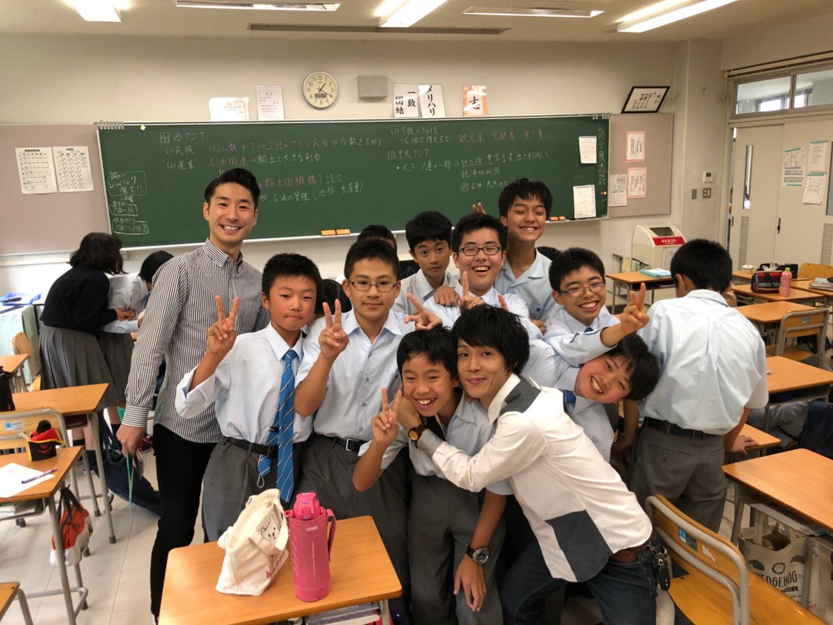 大窪シゲキの9ジラジ 近畿大学附属広島高等学校 中学校東広島校のお昼休みにウォークボックス V この模様は今夜8時台にお届けしまーす 近高生 近中生メッセージ待ってます 大窪シゲキの9ジラジ 近畿大学附属広島高等学校 中学校東広島校のお昼休みにウォークボックス V この模様は今夜8時台にお届けしまーす 近高生 近中生メッセージ待ってます