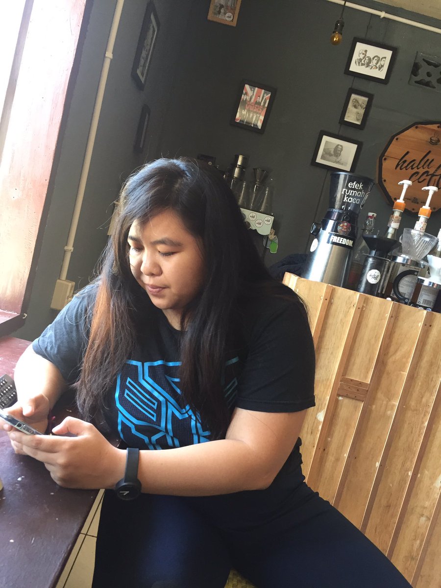 Duduk santai tante2 anak banyak wkwkwwww <a href="/Vanillacha/">seokjin waippuu</a> maap ya dut ✌️✌️✌️