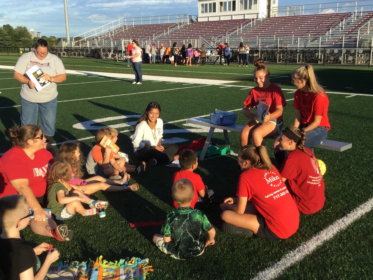 WengerLeeann's tweet photo. PV’s 2nd Annual Read Under the Lights
Athletes reading, volunteers &amp; sponsors...that’s what it’s all about!
#PVBravesProud
#SalisburyElemProud
#paradiseElemProud
#pvhsproud
#Pvisproud
#PVReadUndertheLights https://t.co/q0KtB8xP2n