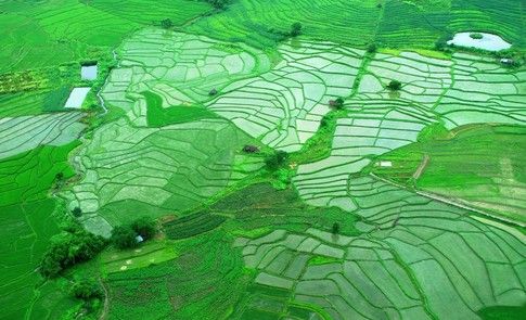 hansruijgers's tweet photo. As we see in this beautiful @wef picture, water is not always 'blue', and most of the time not standing still. That's why the #corporateidentity colour of  @Water_share is 'flowing' from bluish green to green-green. @flowdesignNL #worldwatercongress @IWAHQ @IWAPublishing https://t.co/7S44KAMaJq