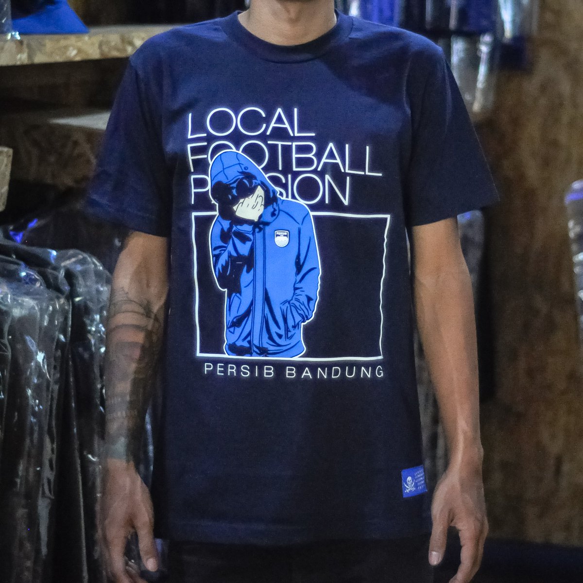 FanshopOriginal's tweet photo. Kesegaran inimah, buat lawan si eta. Katalog full nya biasa kepoin IG fanshoporiginal ya ;) https://t.co/lDNjplA4tH