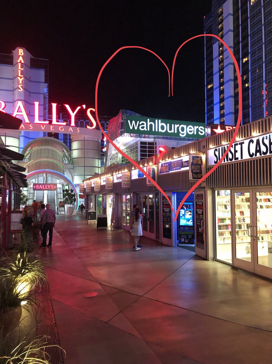 NKsChiTownLuvah's tweet photo. I had to go all the way to #lasvegas to do it, but I FINALLY made it to a @Wahlburgers  We ate there twice! The food was just as good as I was hoping, but the #onionstrings were amazing! @DonnieWahlberg https://t.co/dULEnt1KOJ