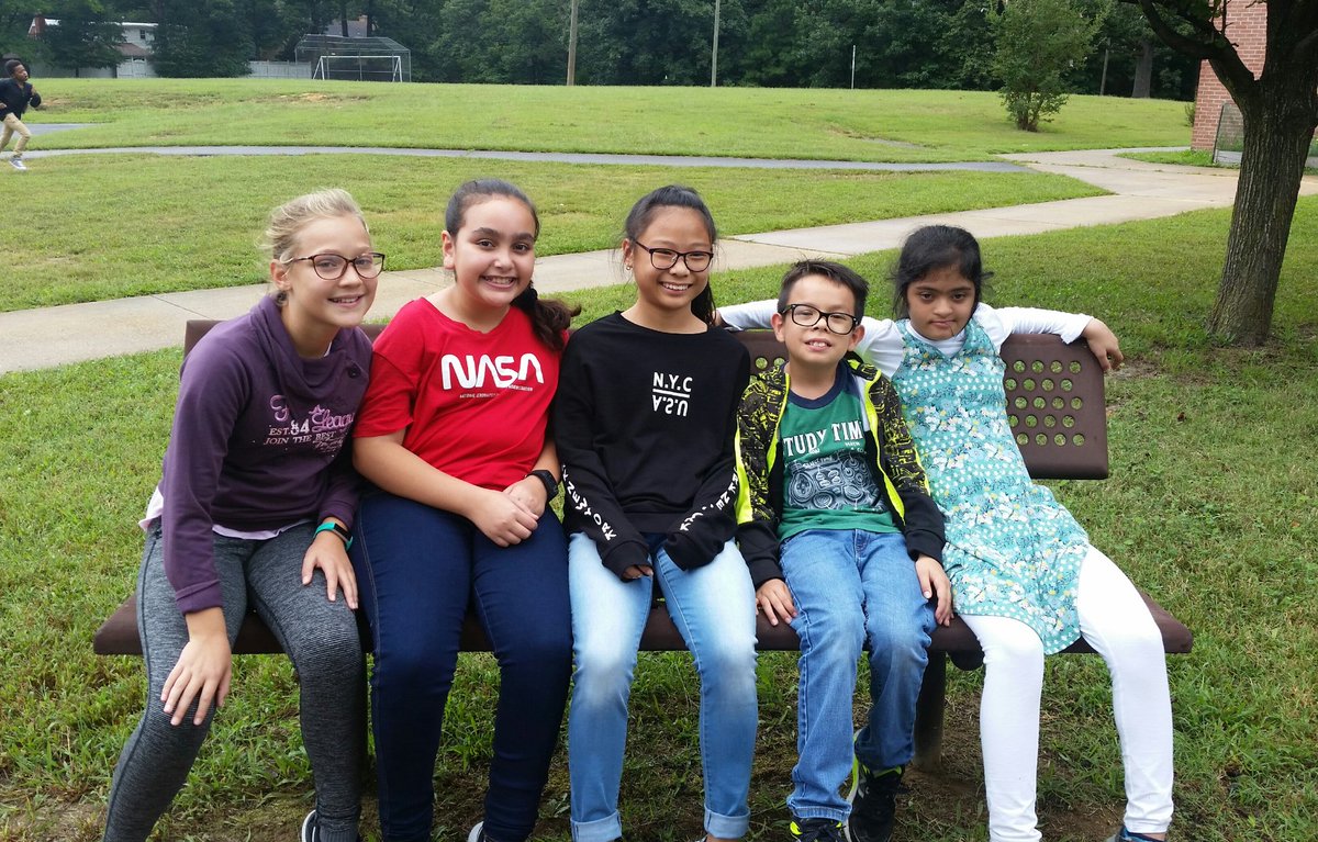 6thGradeBHES's tweet photo. Rain or shine, recess provides the perfect opportunity to build positive relationships. https://t.co/s7pyoya28a