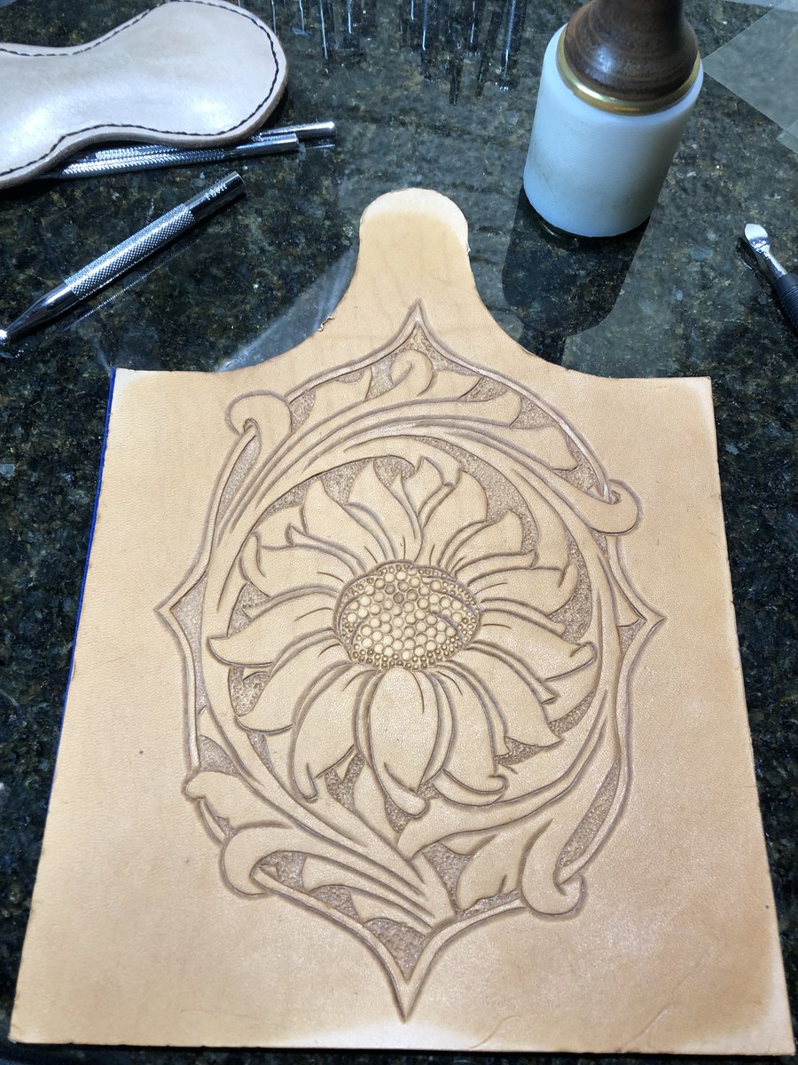 GolfinFF's tweet photo. Two ladies clutch purses in the works- Tobacco Barn Leather #leatherwork #customleather #handmade #MadeInAmerica https://t.co/5jW69dwTTb