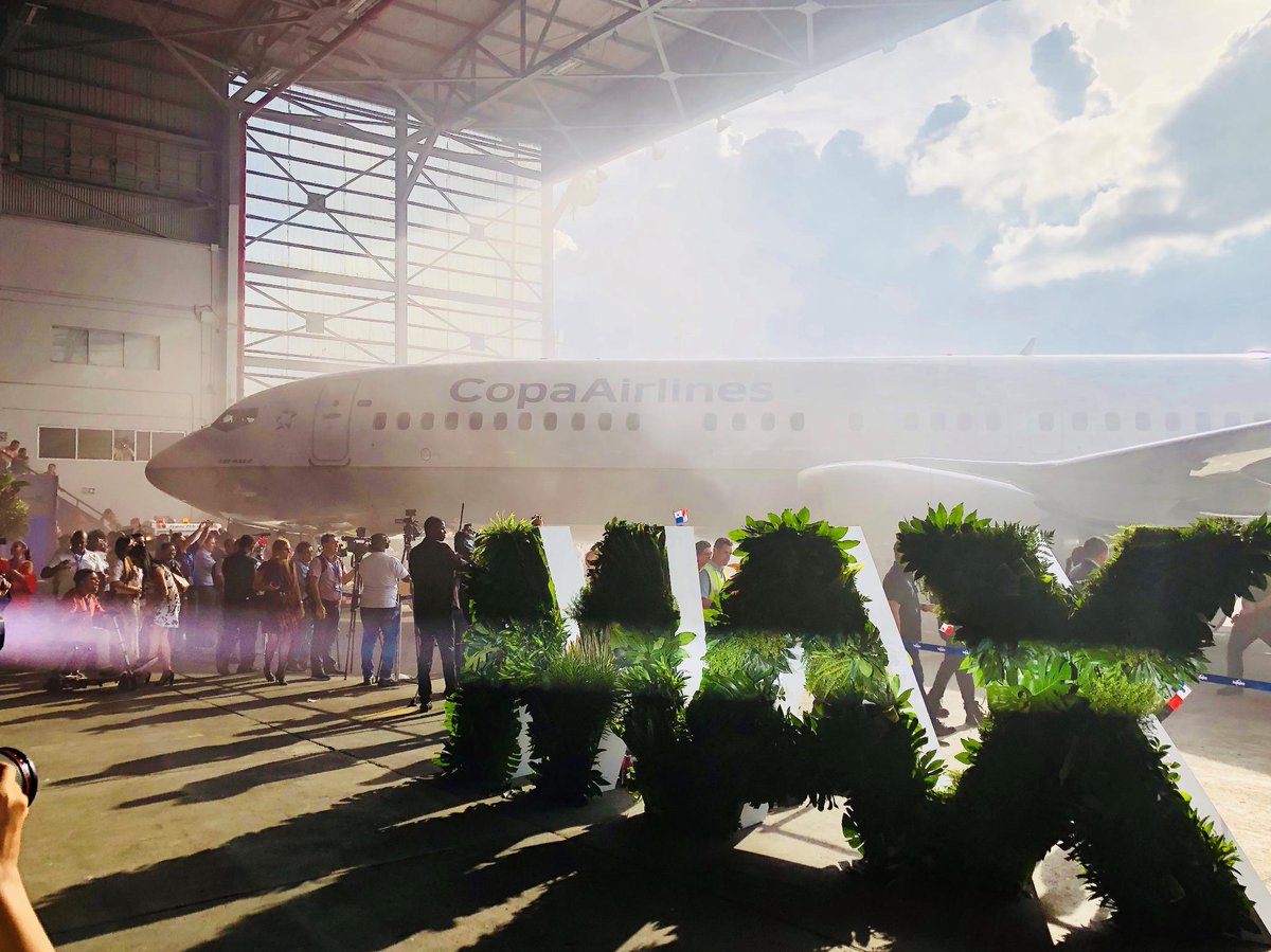 BoeingAirplanes's tweet photo. .@CopaAirlines unveils their 1st 737 #MAX9 and commences a new #MAXera operating 40% quieter, improving fuel consumption by 14% and enhancing passenger comfort with lie-flat seats in its new Business Class 'Dreams'. We. are. impressed. #CopaalMAXimo https://t.co/uDjPVKhoVC