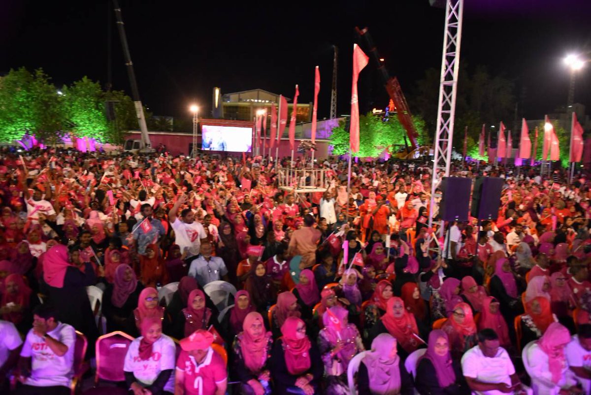 Humandust___'s tweet photo. #EmmenEkakah 

#EmmenEkakah PPM Bodu Jalsa

#PpmMegaRally
#ProgressShared
#YameenShaheem2018 
#CandidateNo1
#VOTE1 https://t.co/7JMQc3yrjI