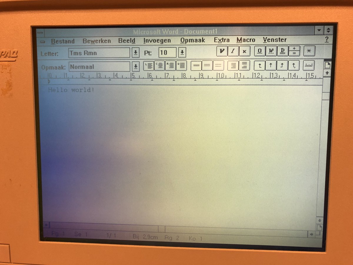 ramdyne's tweet image. Wait, what? #computermuseum @Hack42 #compaq #windows3 #winword