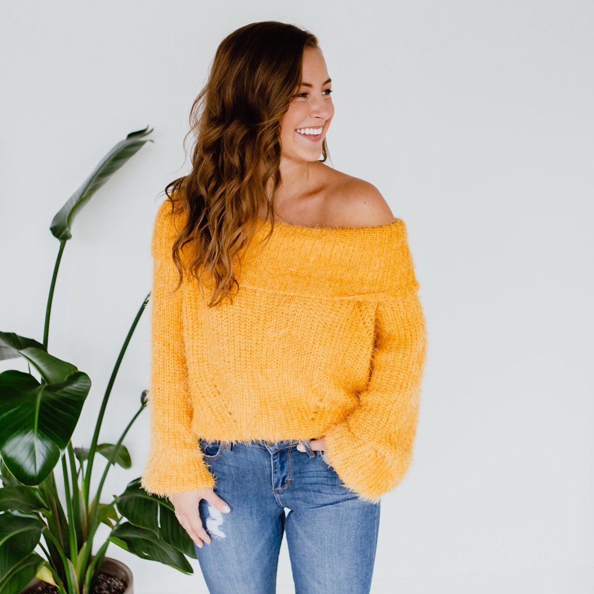 shop4sisters's tweet photo. This sweater is begging to be a part of your fall wardrobe 🧡 #xoxofoursisters https://t.co/GycngUA2r5