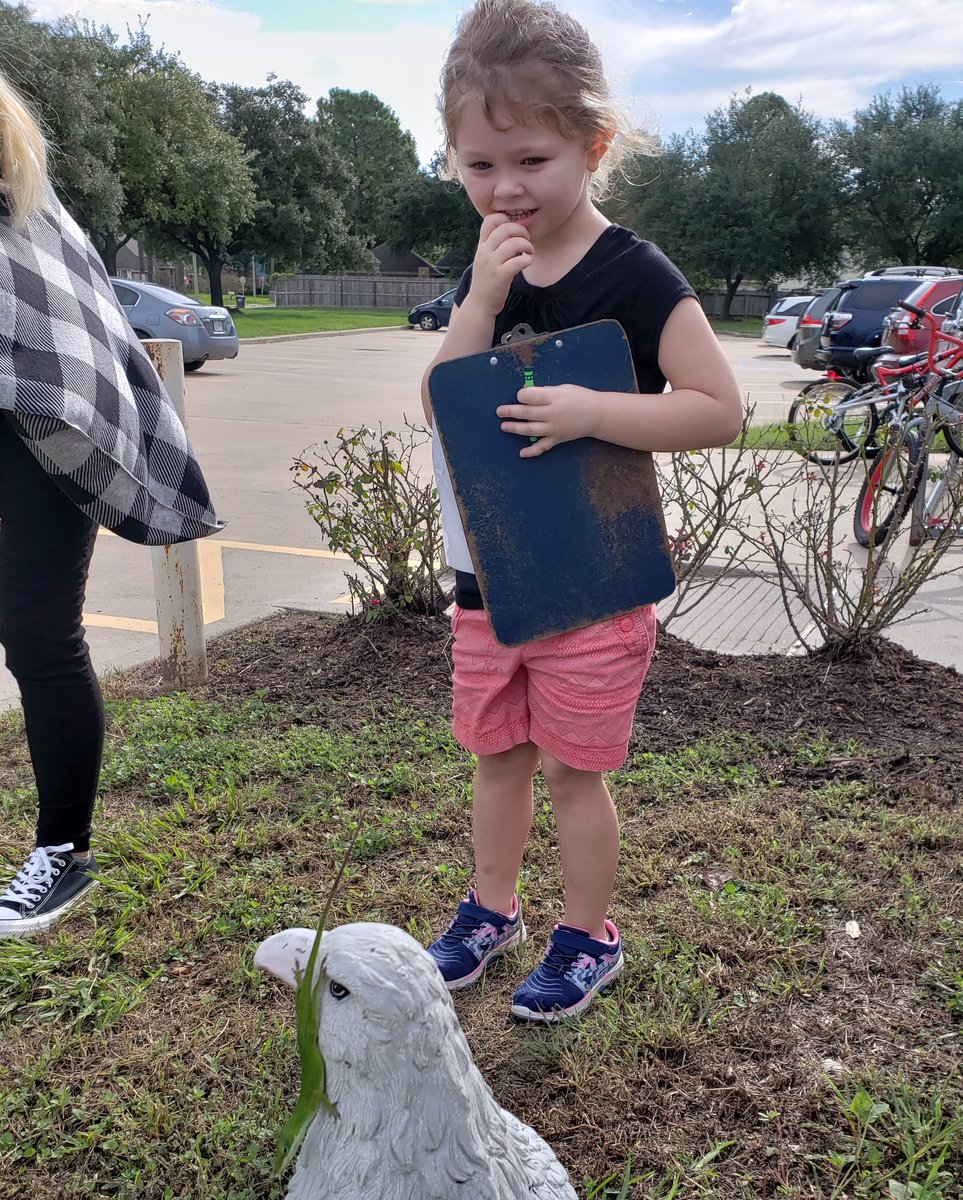 ShaughnessyECSE's tweet photo. We ended our 5 senses unit with a nature scavenger hunt! #DWEeagles https://t.co/XvmVsxUMOk