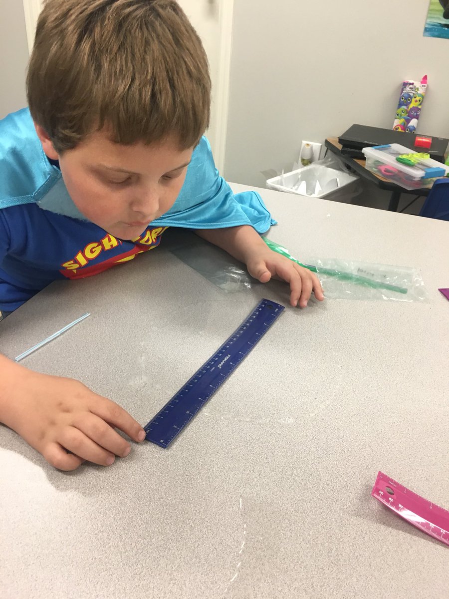 delisahiggs's tweet photo. Third graders learning how to find the diameter and circumference of a circle! #sircumference #usepi @MXRComets https://t.co/rmwjDqZBxD