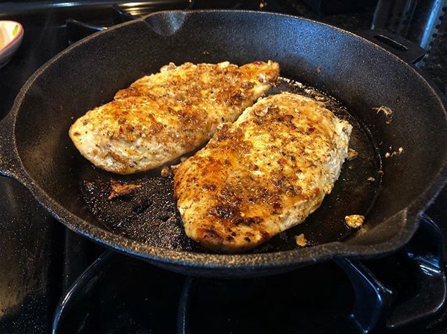 the5thconlin's tweet image. Cast iron goodness #🤤 #castiron #cookingfortwo #chicken #protein ift.tt/2PPcQj5
