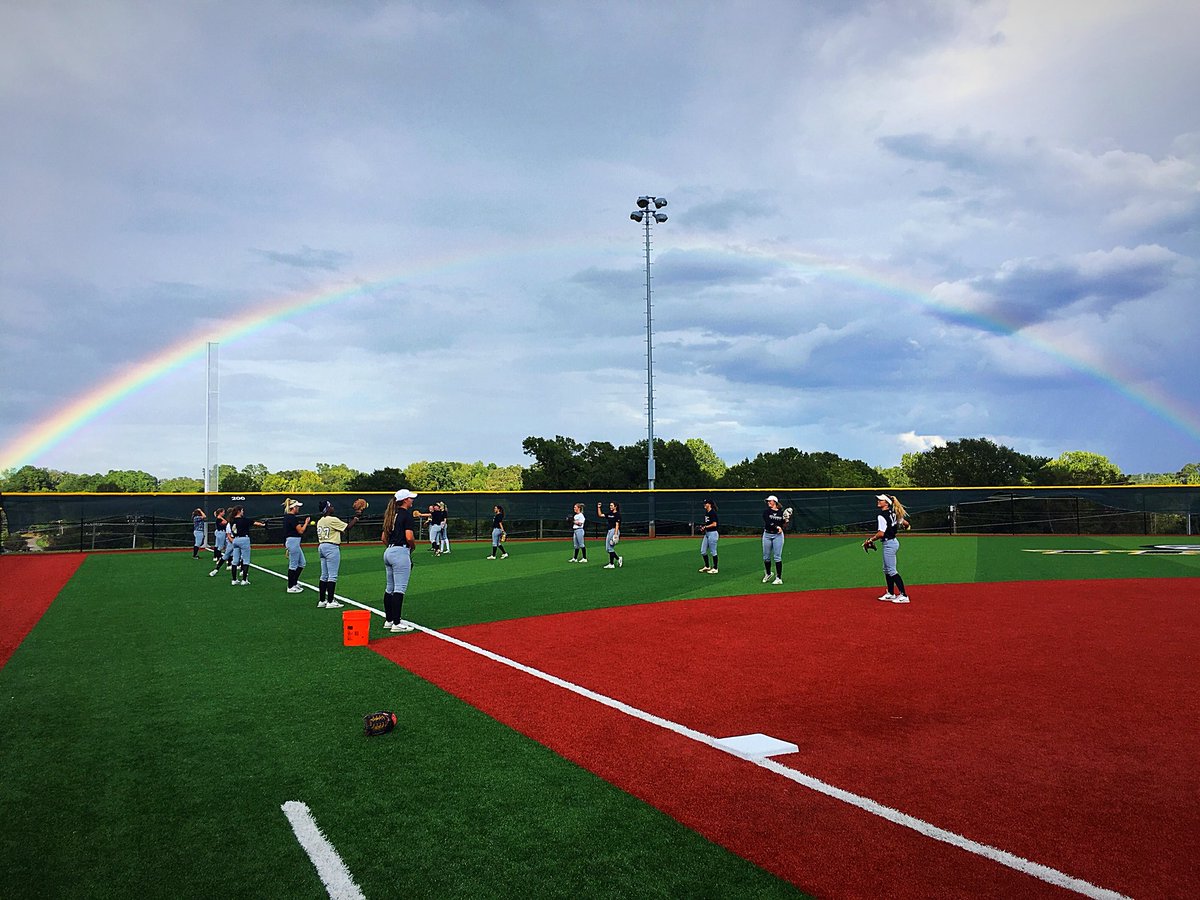 abbychild8's tweet photo. Can’t have rainbows without a little rain...#autrojans #truetoau @AUTrojans 🌈 https://t.co/x4gWvdlhm6