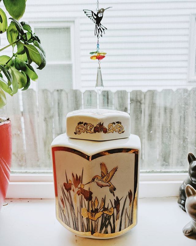 The #Japanese #gingerjar I got for my mom's ashes came today. It's so beautiful, with the #golden #hummingbird. I think she would have loved it. #MissYouMom 💖👼 ift.tt/2NS03ih