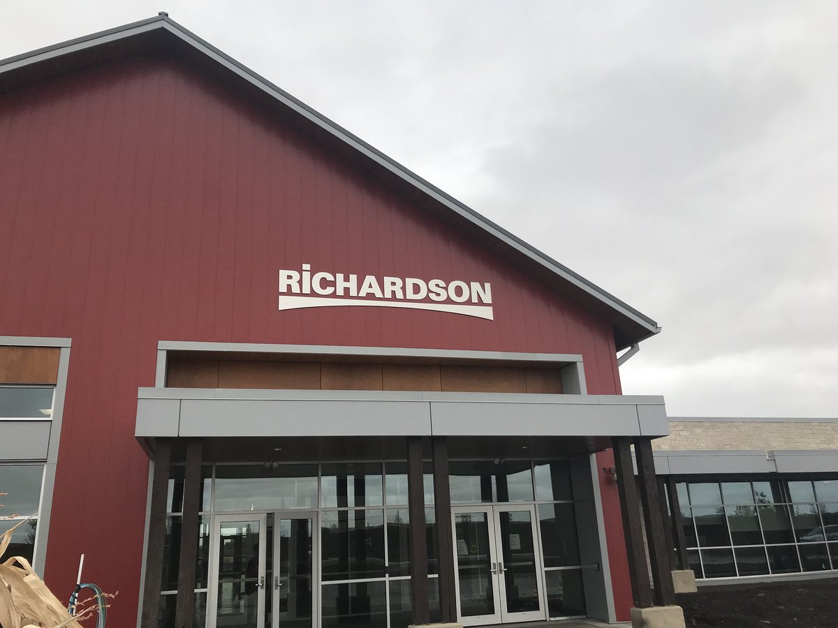 Dewy_AgTraits's tweet photo. Glad to participate in #Agintheclass thanks to @Richardson_Farm for hosting https://t.co/BULuO3c7aw