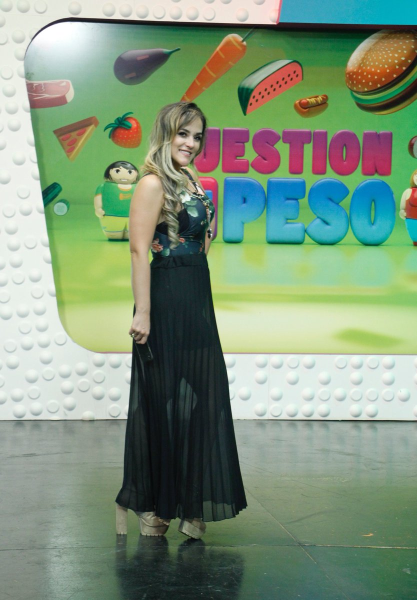 CDPPY's tweet photo. ¡Listos para un programa más de #CDPPY por @latelePy! ¡Hermosa @KARINADOLDAN! 👗👠😚 https://t.co/TIZMWUm556
