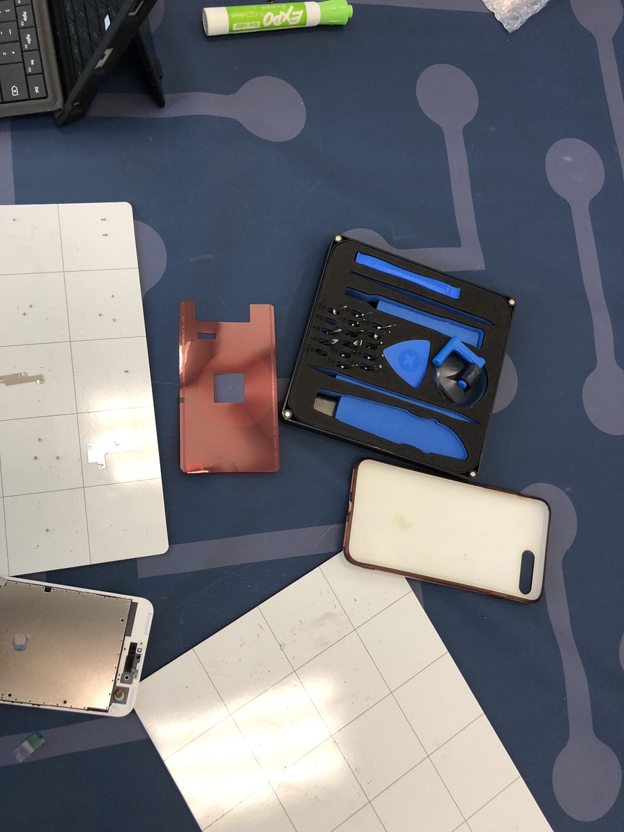 JKRobinsonEDU's tweet photo. Several new customers lined up for @PrettyTech! All of these phones were repaired by @PrettyTech @westlakelions work-based students throughout the school day! https://t.co/lHCy3yUn5L