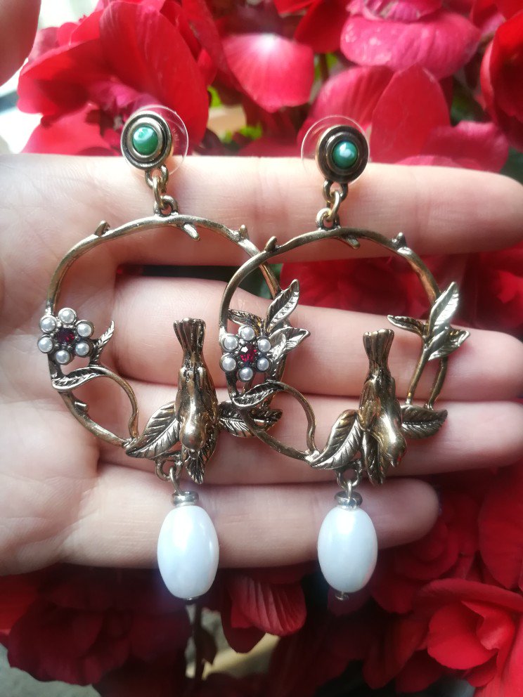 Paris5PM's tweet photo. So in love with our new arrival earrings. In store now linqla :)

#earrings #jewellery #style #blogger  #jewelry #jewellery #earrings #accessories #earringsoftheday #earringaddict #pearlearrings #silverearrings #longearrings #elegantjewelry #accessoriesoftheday https://t.co/IuZ0UfzxrU