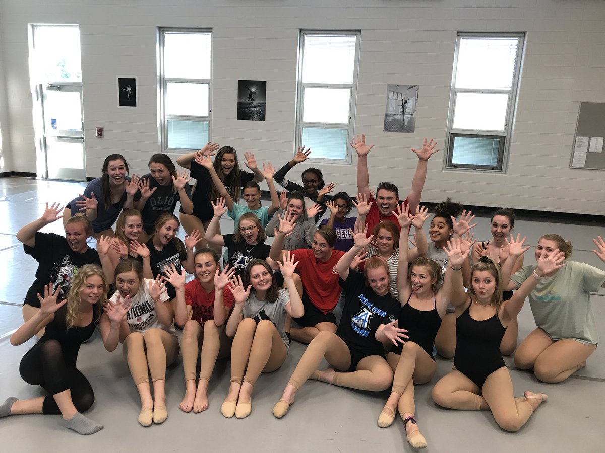_wcde_'s tweet photo. Meet your West Clermont Dance Ensemble 2018! @WCHSWolves #WCconnects #WCcreates #danceitout https://t.co/gVh2gQMACG