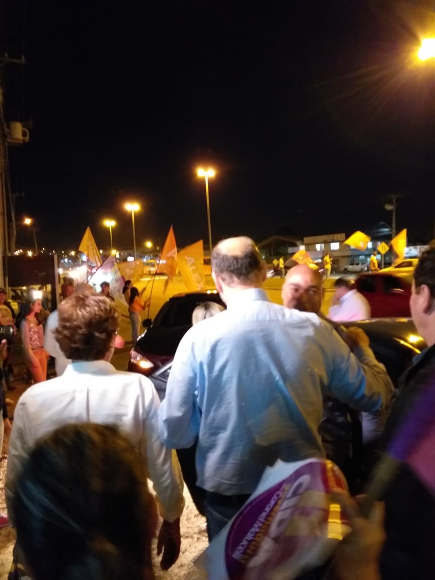 CanzianiAlex's tweet photo. Recepção linda e calorosa agora em Colombo! com @cidaborghetti_ #VaiAlex #Alex144 #Senador144 #Cida11 https://t.co/eUZCQ4tHdc