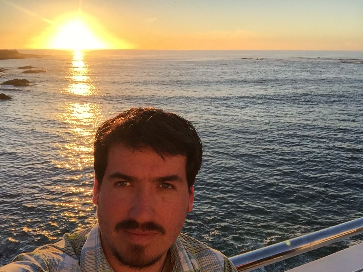 EU__Erick's tweet photo. Sunset! Post SurfDay! #Quintero #ZonadeSacrificio #UltimoTurno https://t.co/EIfBD9QW59