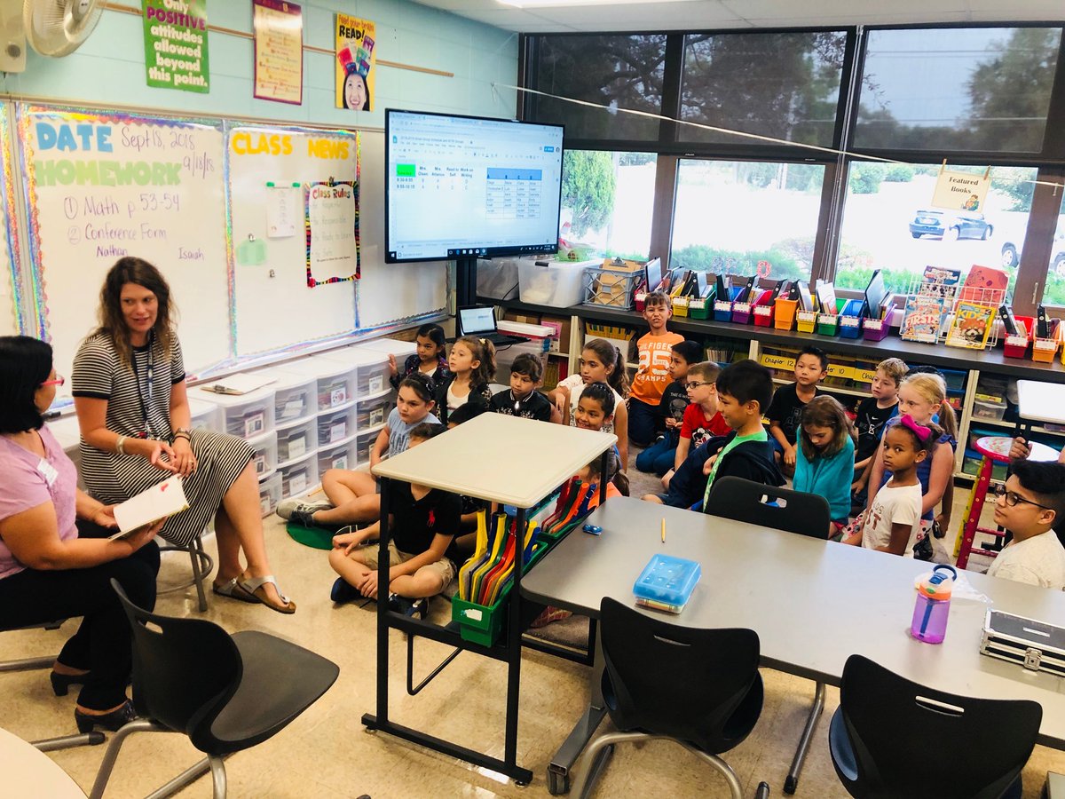 We LOVED our bilingual read aloud today! #HispanicHeritageMonth #RTSD26Learns #euclidexplores
