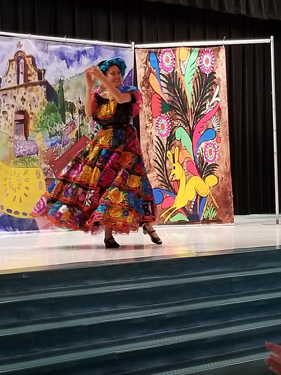 MsDelgadillo7's tweet photo. Ballet folklorico performers showed us the history of traditional Mexican dances. What a great way to celebrate Hispanic heritage month! #ThisIsBurke #VivaMexico #HispanicHeritageMonth https://t.co/8FXj10Cf0Y