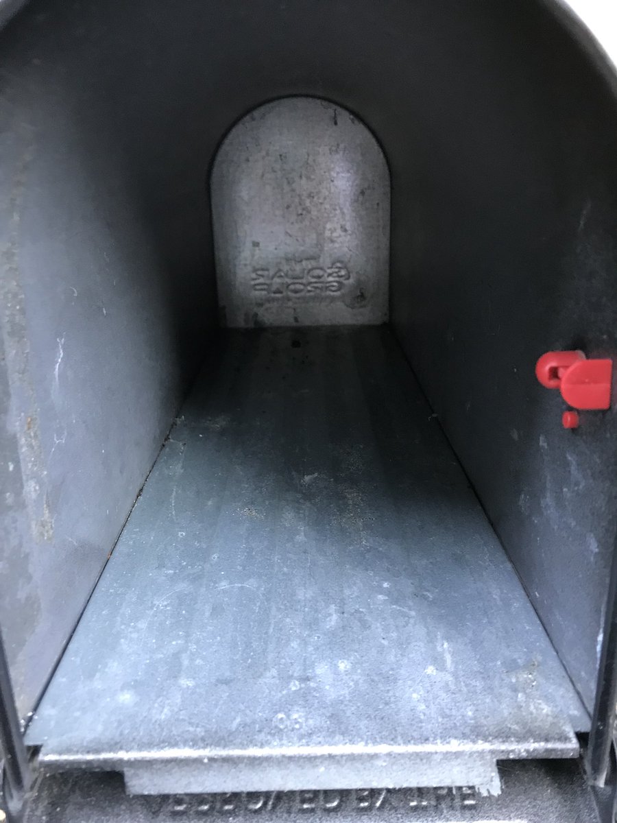 koakley9's tweet photo. Update on ant infestation in mailbox: Not even 12 hours later and the ants licked it clean! See some before and after photos below. #AdvionAnt #NoCleanupNecessary #HastaLaVistaBabies #Suckers https://t.co/c7D6vIVprS