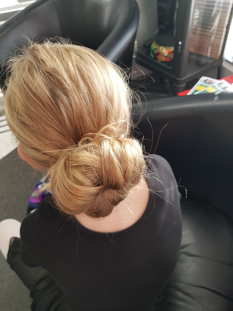 staceybrotzel's tweet photo. I am missing the hair styling gene.
Sorry kidlet.
Mama delivers an epic #bunfail https://t.co/32XaZnauIf