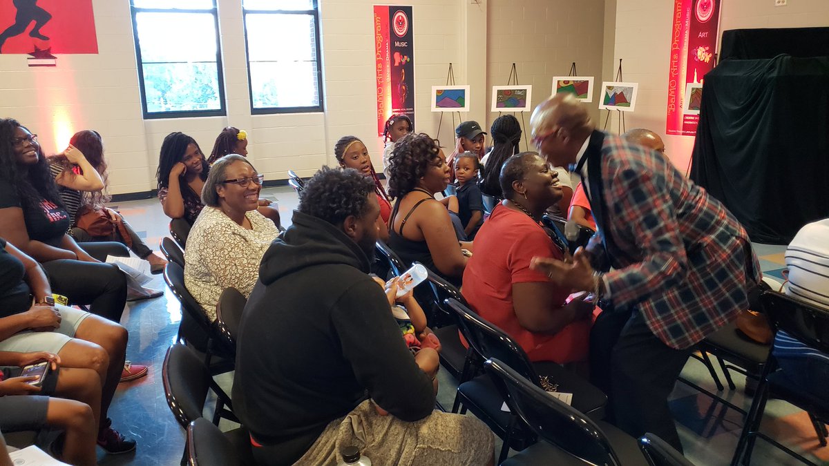apsBAMOAcademy's tweet photo. Looking sharp as @TheRichardH works the crowd at our inaugural #BAMOEagles #PerformingArtsProgram @apsupdate @Robinviews @DrEmilyAMassey https://t.co/miCXu9XM2Y