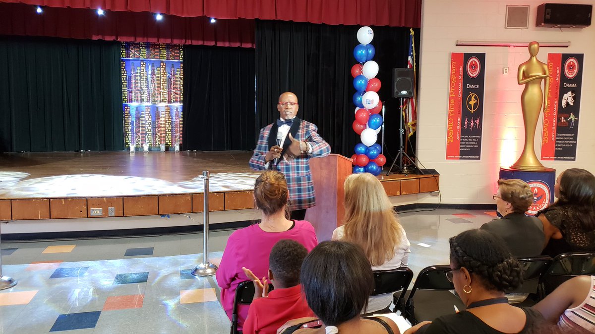 apsBAMOAcademy's tweet photo. Looking sharp as @TheRichardH works the crowd at our inaugural #BAMOEagles #PerformingArtsProgram @apsupdate @Robinviews @DrEmilyAMassey https://t.co/miCXu9XM2Y