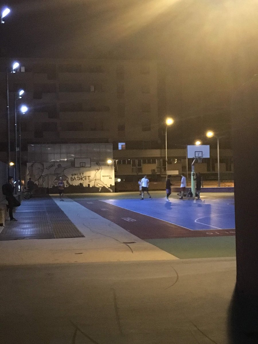 MattBiff's tweet photo. Il piazzale parcheggio Serraglio era luogo più difficile di città. Appena arrivati in Comune ci chiesero di intervenire. Da stasera è così. Ed è piacere, orgoglio, soddisfazione. Senza abbassare guardia, continuiamo a lavorarci
#cittadiprato #serraglio #barcontainer #playground https://t.co/TsUA5iItt2