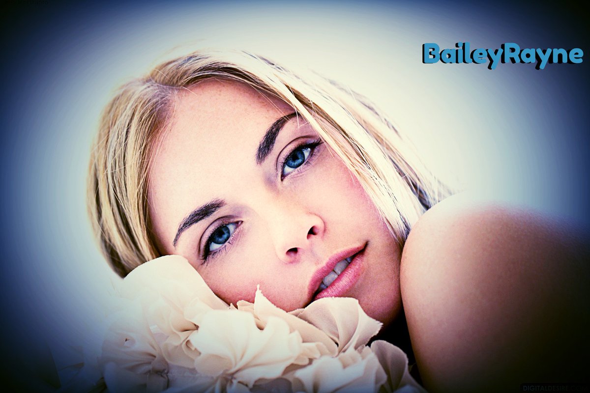 GiorgiKandareli's tweet photo. 🎞️This photo definitely is one of the best with @TheBaileyRayne 💖
#model 💗#MagicBlueEyes💙🦄💜@DigitalDesire1 💫#photooftheday 📷 https://t.co/1QWZxyNTwC