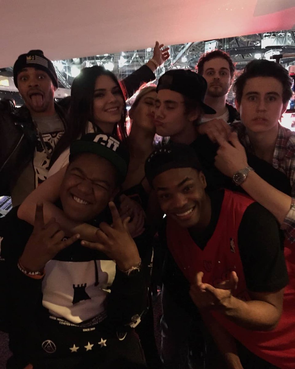 January 22, 2015. kylemassey via Shots: "laclippers Turn up with justinbieber kendalljenner haileybaldwin."