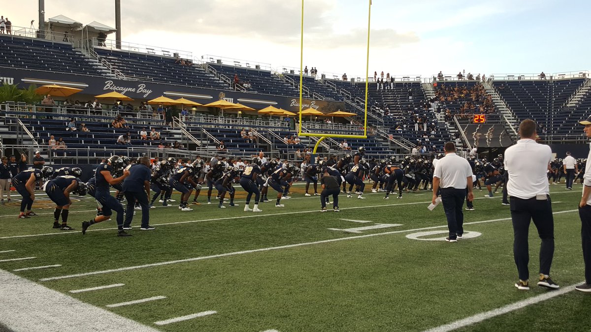 Had a great time last saturday visiting @FIU and attending the game. Thanks again @CoachVollono and @FIUFootball for inviting me, keep in touch... #FIU20 #PantherPride #PawsUp