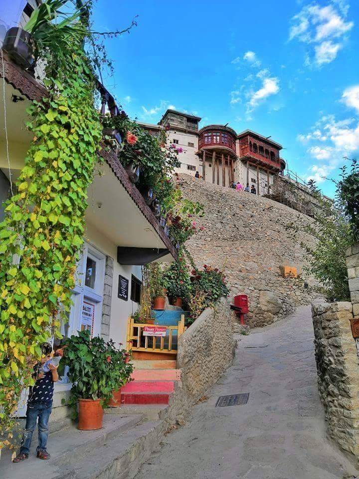 Baltit Fort is a fort in the Hunza valley, near the town of Karimabad, in the Gilgit-Baltistan region of northern Pakistan. Founded in the 8th CE, it has been on the UNESCO World Heritage Tentative list since 2004. 
#BaltitFort
#BeautifulPakistan