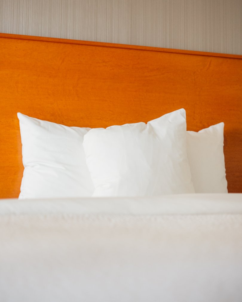 So fresh and fluffy 🛌 . . . . #onlyinthepeg #besthotel(s) #ahotellife #travelmanitoba#lifestyle #vacation #holiday #tourism #hotel #wanderlust#beautifulhotels