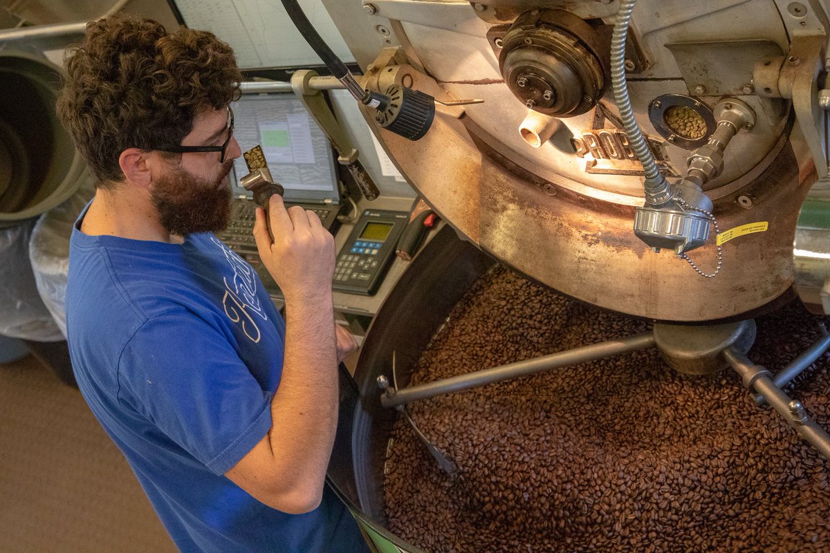 waterstcoffee's tweet photo. Roasting up a batch of #Sumatra for our friends at @BellsBrewery. Keep an eye out for #JavaStout brewed with Water Street coffee on tap at the @EccentricCafe later this fall. #stout #mibeer #craftbeer #fall https://t.co/tf4ZsZgTCC