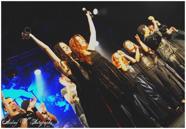 ConstAmelane's tweet photo. such great memories on tour <3 LOVE THEM !!!!!
With  #charlottewessel from @delainmusic @DelainFansUK @AttractionTheo @femmemetalwebz @metalfrance  @REPLICAPROMO @FemaleMetalNews @women_of_metal 

#MUSIC FOREVER+++#BeAttracted https://t.co/6IY7MNykHf